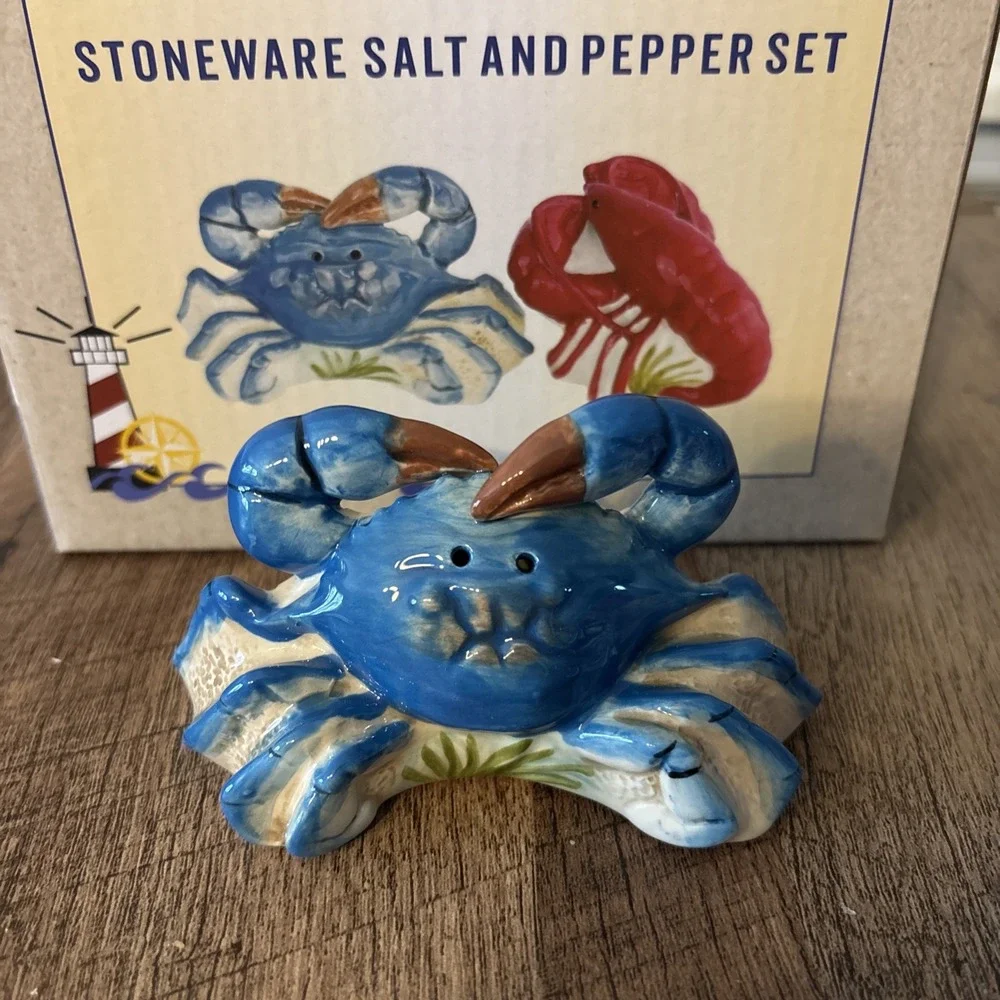 Cracker Barrel Stoneware Red Lobster Blue Crab Salt Pepper Shakers
